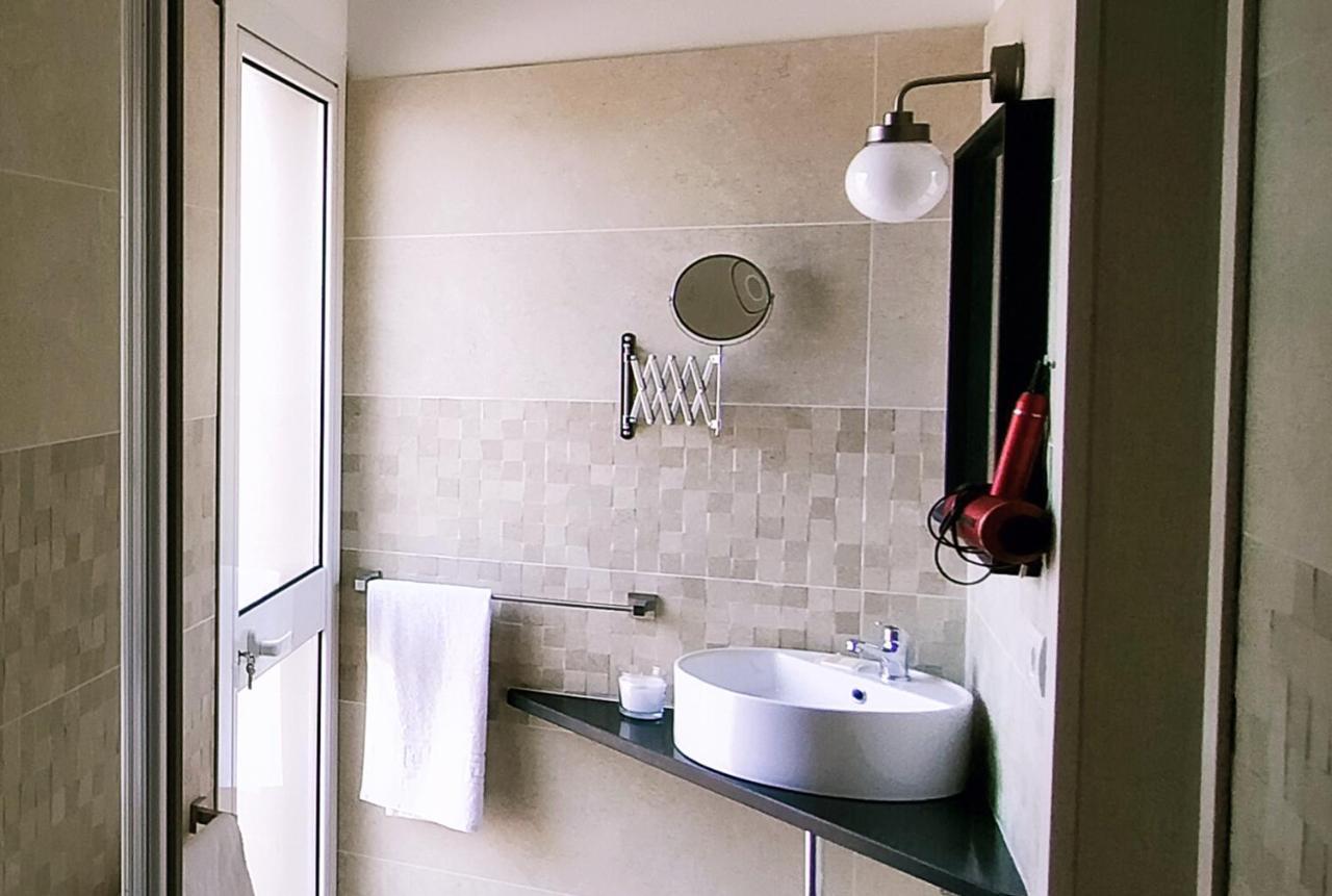 Agriturismo "Terra D'Ulivi" ปอร์โตเชซาเรโอ ภายนอก รูปภาพ